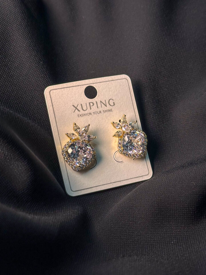 Gold Premium Çiçek Motifli Yuvarlak Kristal Taşlı Küpe