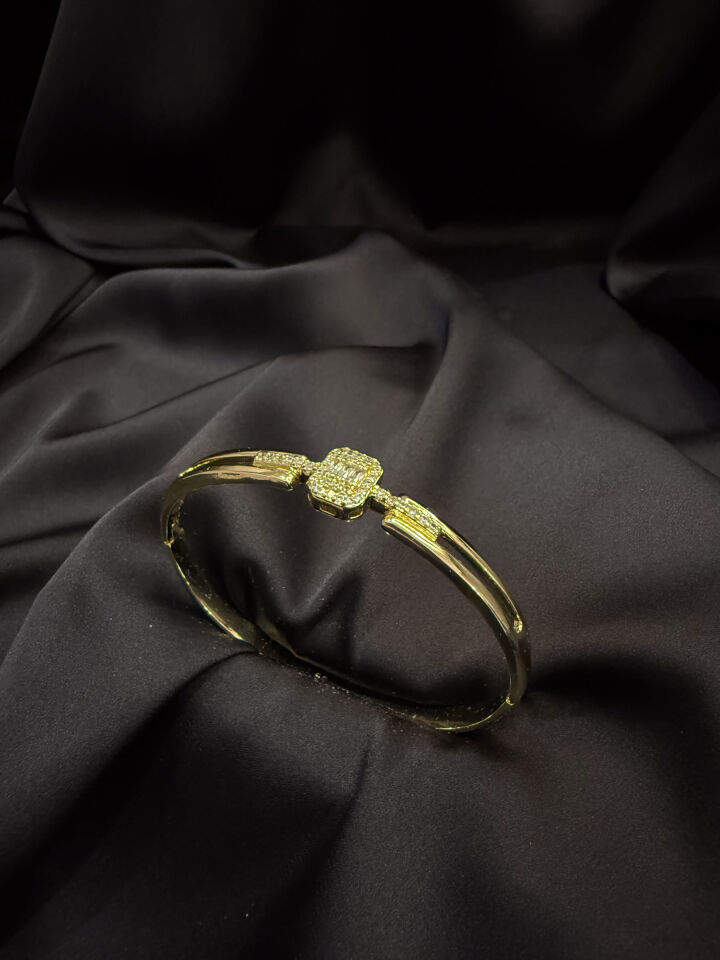 Gold Premium Kare Baget Taşlı Bilezik