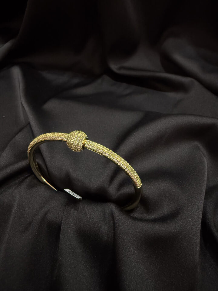 Gold Premium Taşlı Küre Detaylı Bilezik