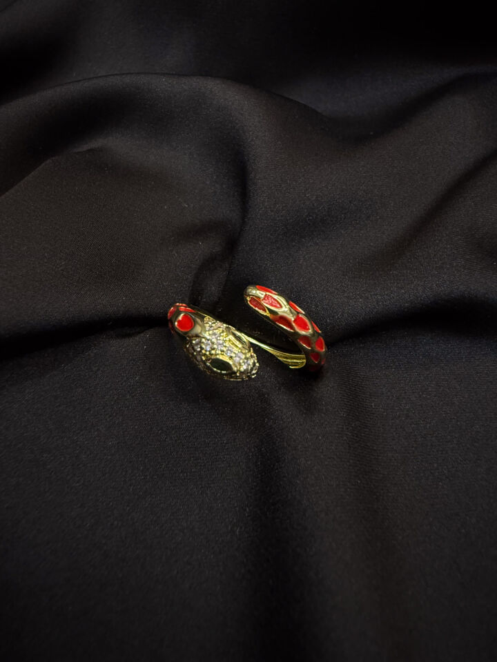 Kırmızı Mineli Taşlı Yılan Yüzük (Gold)